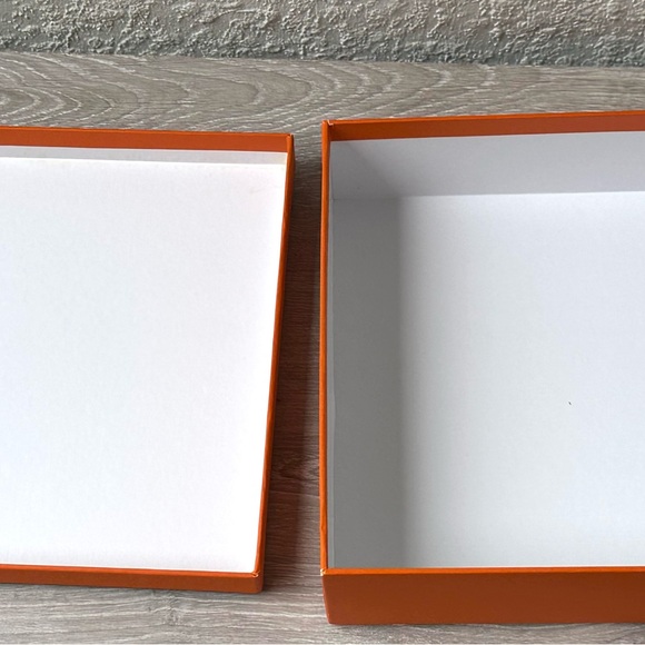 Hermes Empty Box 11” x 9” x 3” Gift Set - Picture 3 of 7